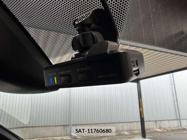 Toyota VOXY 2016-08 7360420-28