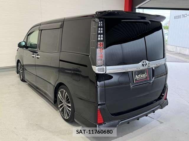 Toyota VOXY 2016-08 7360420-3