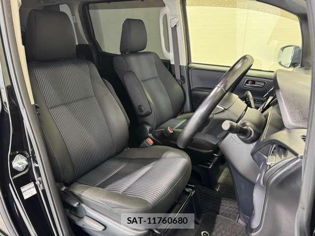 Toyota VOXY 2016-08 7360420-8