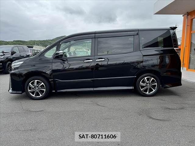 Toyota VOXY 2021-12 7360393-11
