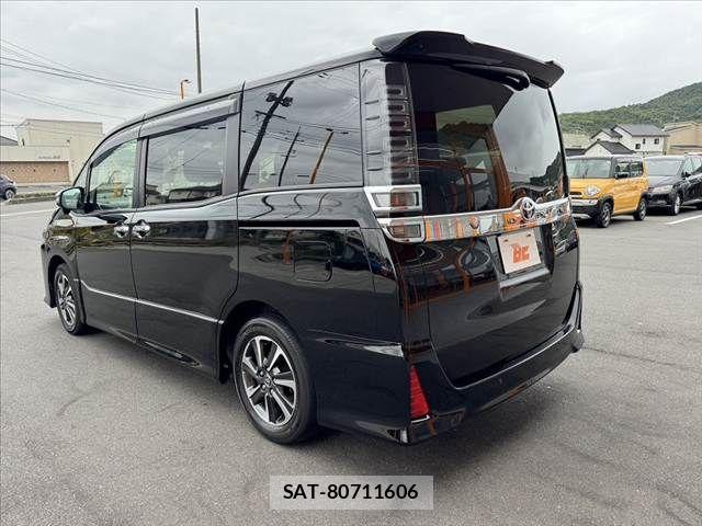 Toyota VOXY 2021-12 7360393-12