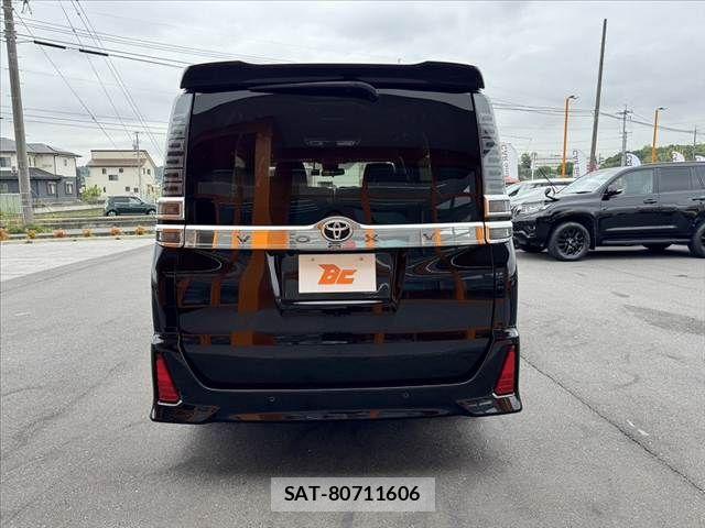 Toyota VOXY 2021-12 7360393-13
