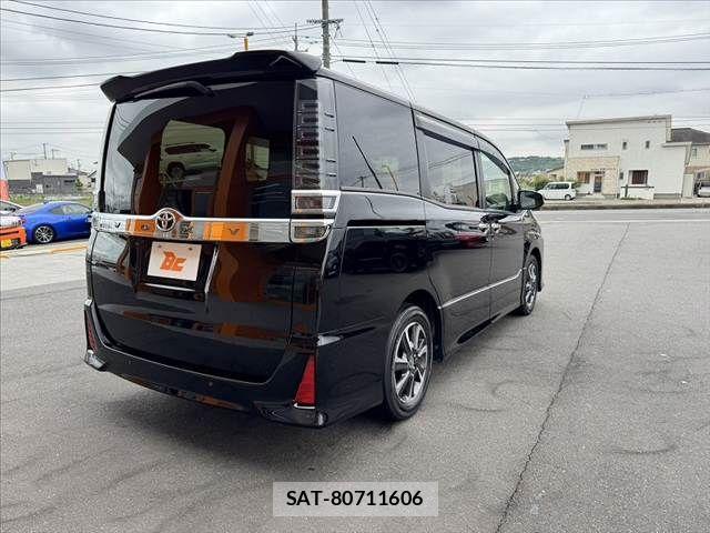 Toyota VOXY 2021-12 7360393-14