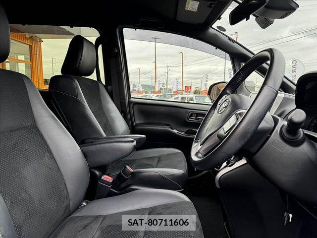 Toyota VOXY 2021-12 7360393-15
