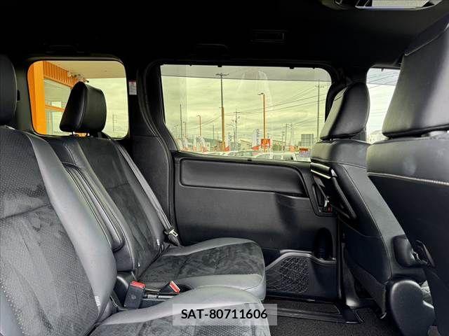 Toyota VOXY 2021-12 7360393-16