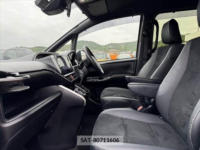 Toyota VOXY 2021-12 7360393-17