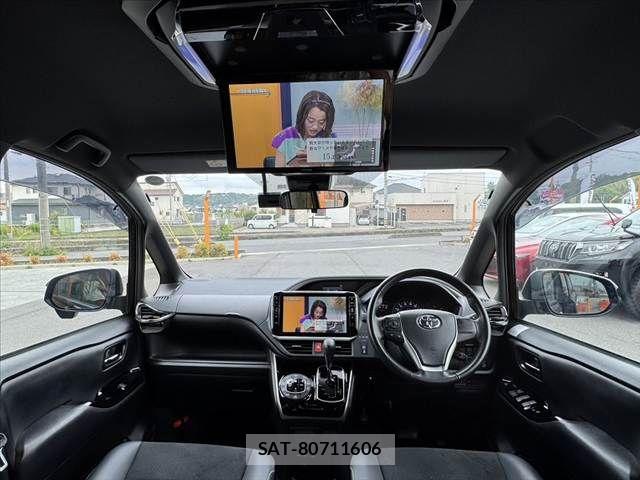 Toyota VOXY 2021-12 7360393-1