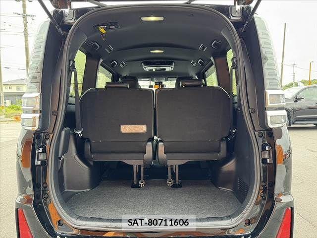 Toyota VOXY 2021-12 7360393-19