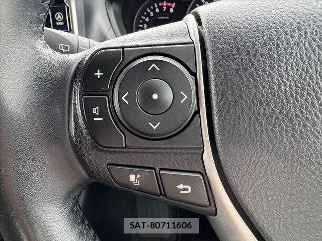 Toyota VOXY 2021-12 7360393-20