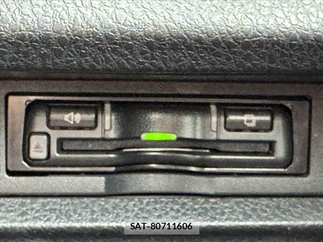 Toyota VOXY 2021-12 7360393-23