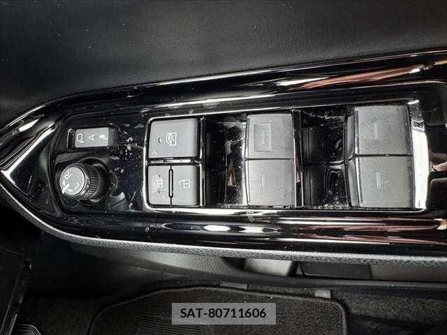 Toyota VOXY 2021-12 7360393-24