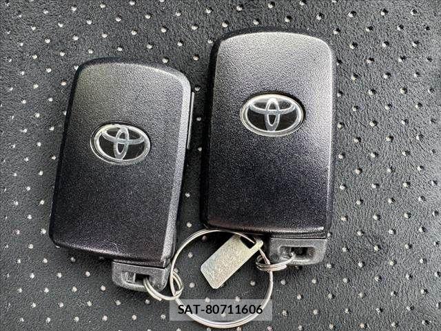 Toyota VOXY 2021-12 7360393-25