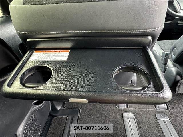 Toyota VOXY 2021-12 7360393-26