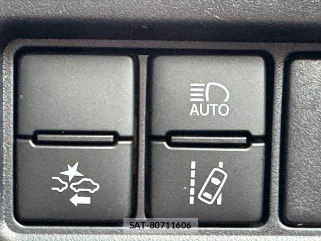 Toyota VOXY 2021-12 7360393-6