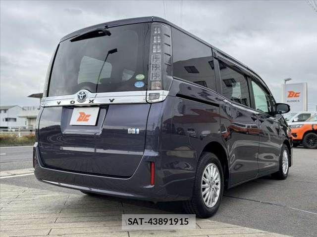 Toyota VOXY 2014-06 7360435-14