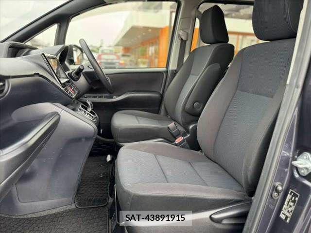 Toyota VOXY 2014-06 7360435-16