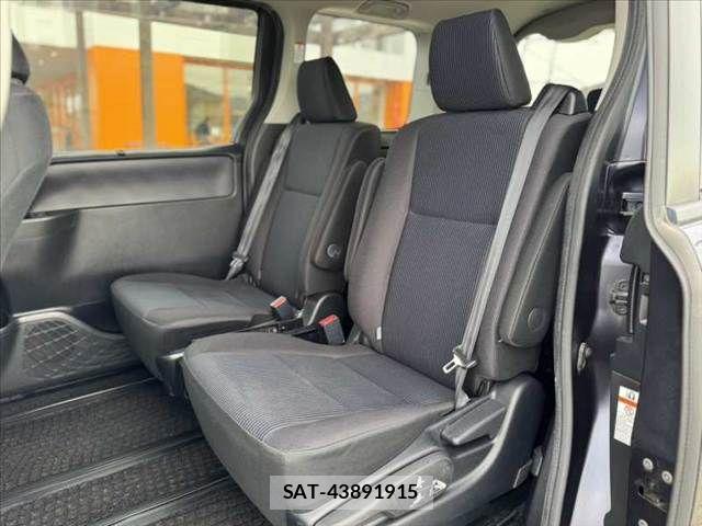 Toyota VOXY 2014-06 7360435-17