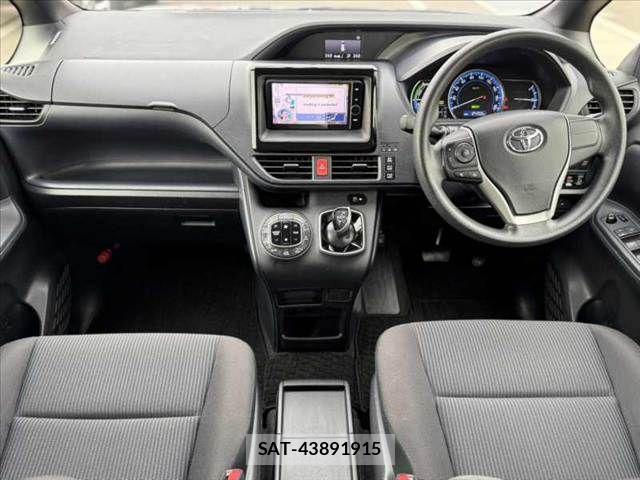 Toyota VOXY 2014-06 7360435-1