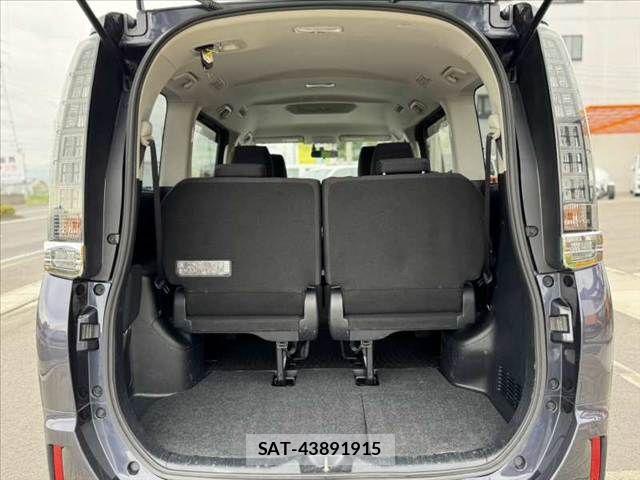 Toyota VOXY 2014-06 7360435-20