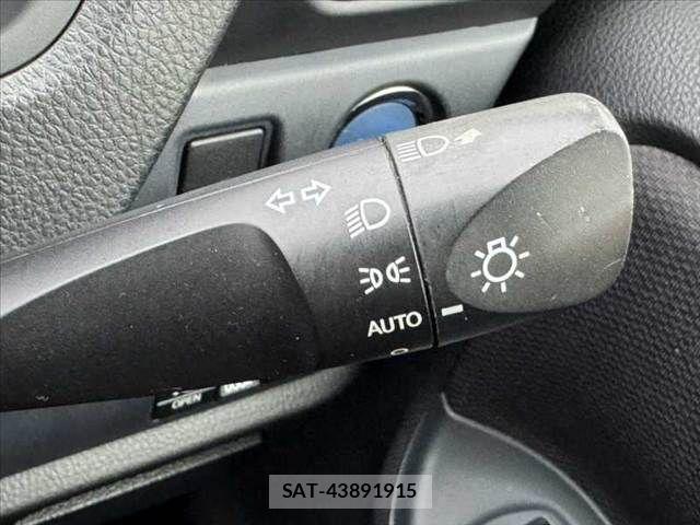 Toyota VOXY 2014-06 7360435-24