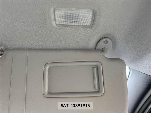Toyota VOXY 2014-06 7360435-28
