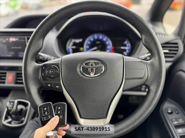 Toyota VOXY 2014-06 7360435-5