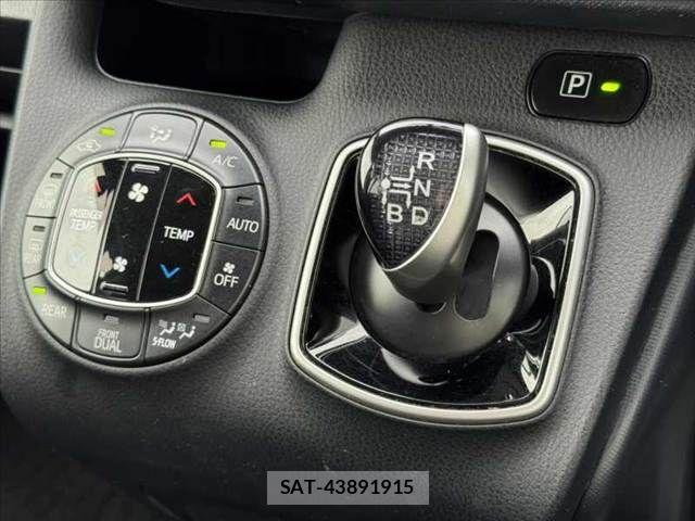 Toyota VOXY 2014-06 7360435-6