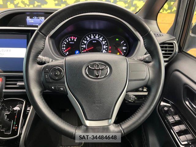 Toyota VOXY 2021-04 7360395-10