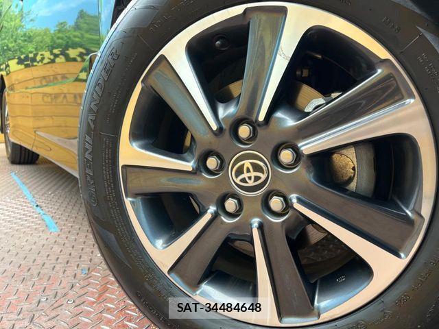 Toyota VOXY 2021-04 7360395-12