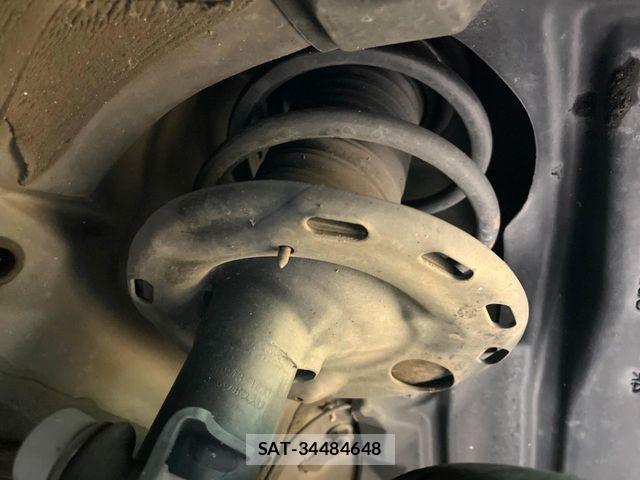 Toyota VOXY 2021-04 7360395-19