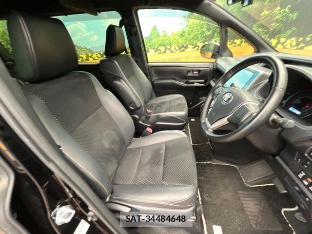 Toyota VOXY 2021-04 7360395-6