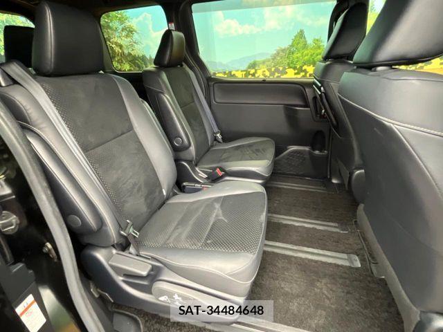 Toyota VOXY 2021-04 7360395-7
