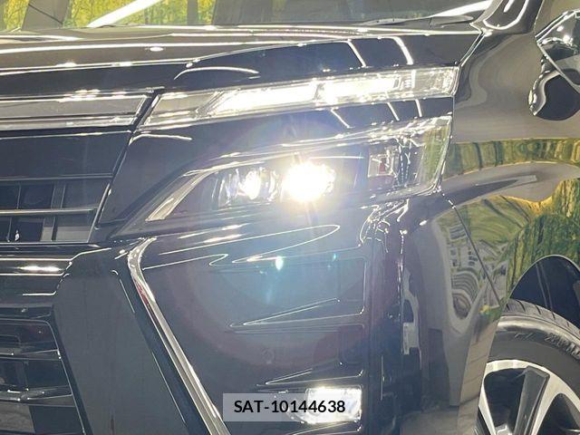 Toyota VOXY 2021-07 7360396-12
