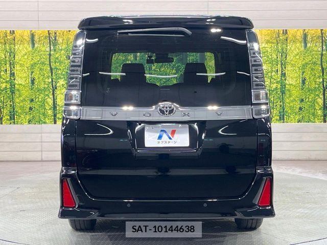 Toyota VOXY 2021-07 7360396-15
