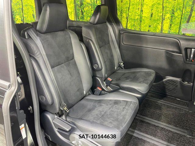 Toyota VOXY 2021-07 7360396-8