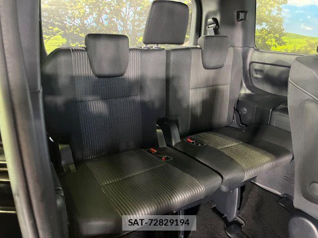 Toyota VOXY 2019-10 7360392-9