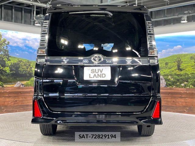 Toyota VOXY 2019-10 7360392-15