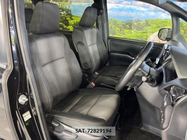 Toyota VOXY 2019-10 7360392-7