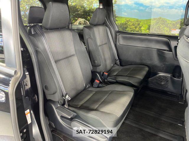 Toyota VOXY 2019-10 7360392-8