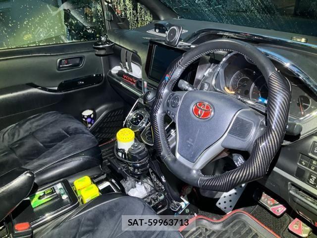 Toyota VOXY 2018-04 7360415-10