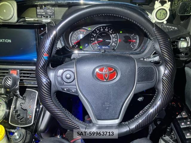 Toyota VOXY 2018-04 7360415-13