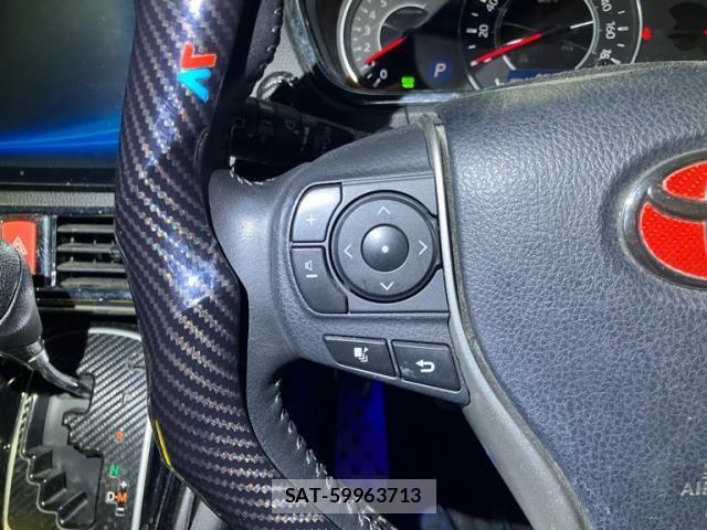Toyota VOXY 2018-04 7360415-14