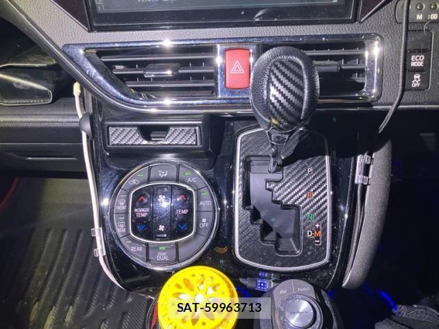 Toyota VOXY 2018-04 7360415-18