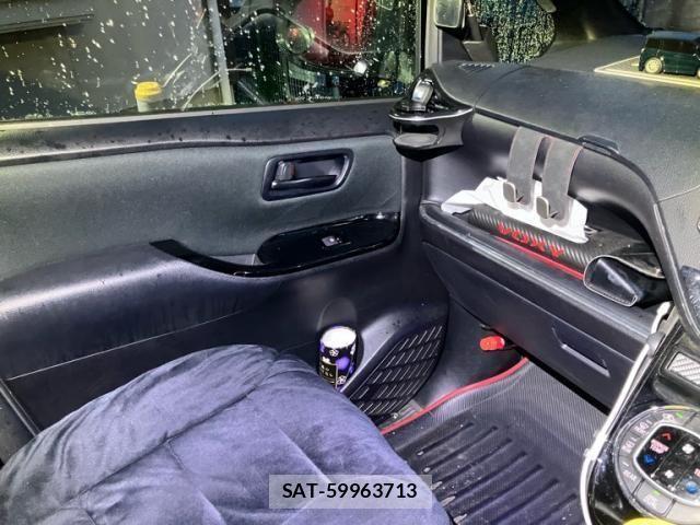 Toyota VOXY 2018-04 7360415-19
