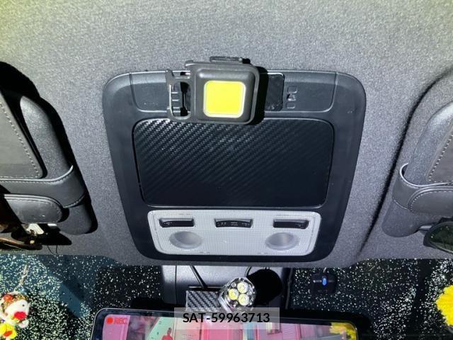 Toyota VOXY 2018-04 7360415-21