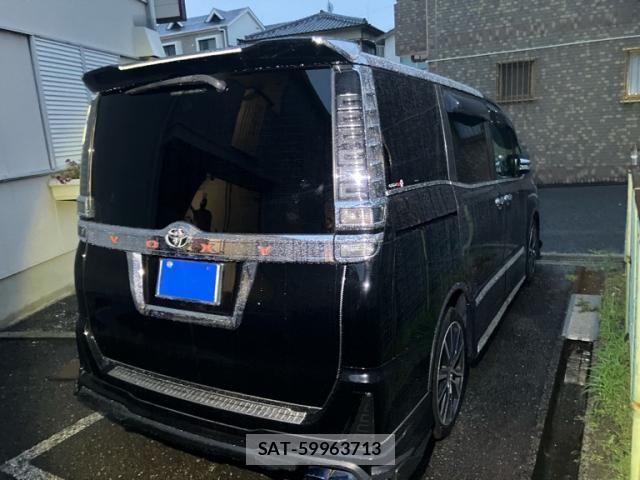 Toyota VOXY 2018-04 7360415-3