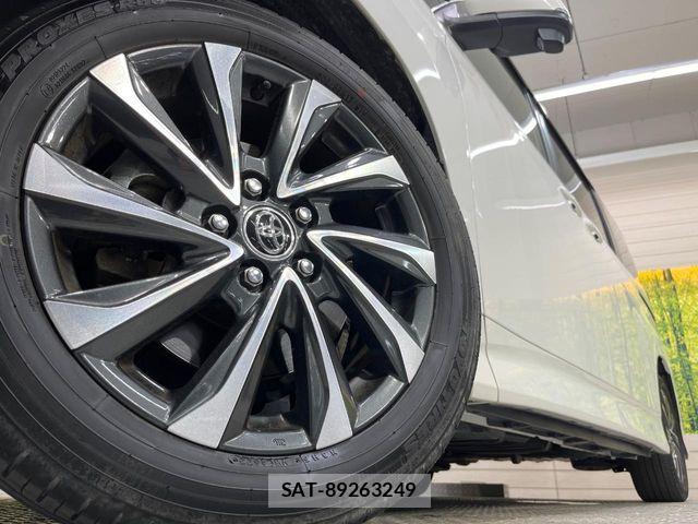 Toyota VOXY 2023-01 7360378-13