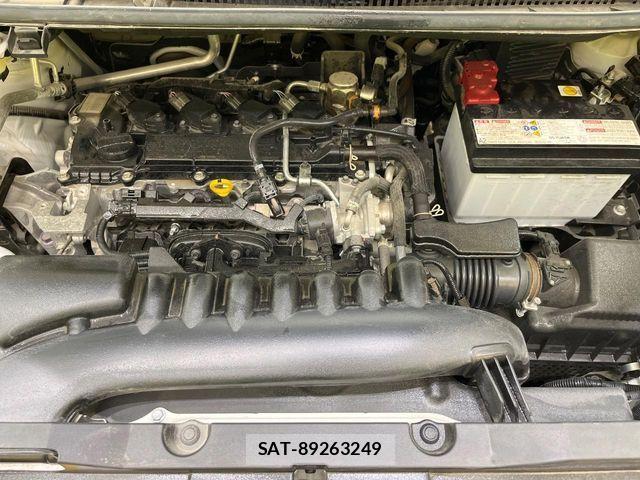 Toyota VOXY 2023-01 7360378-17
