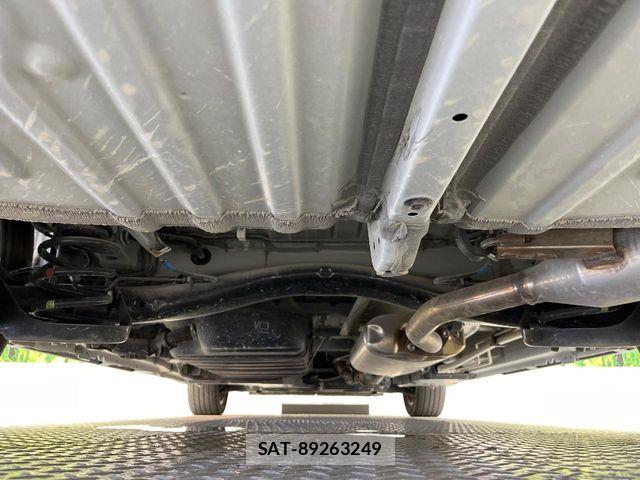 Toyota VOXY 2023-01 7360378-18