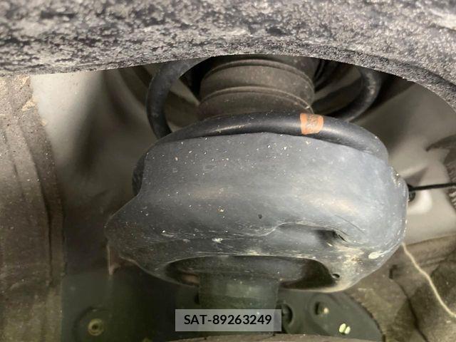 Toyota VOXY 2023-01 7360378-19